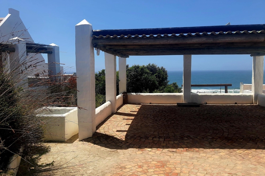 5 Bedroom Property for Sale in Boggomsbaai Western Cape